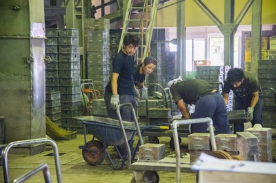 株式会社能作》高冈百年铜铸造产业,转守为攻的品牌创新战略