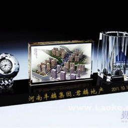 璀璨永恒，镌刻辉煌——湖南房地产水晶纪念品与摆件的定制艺术
